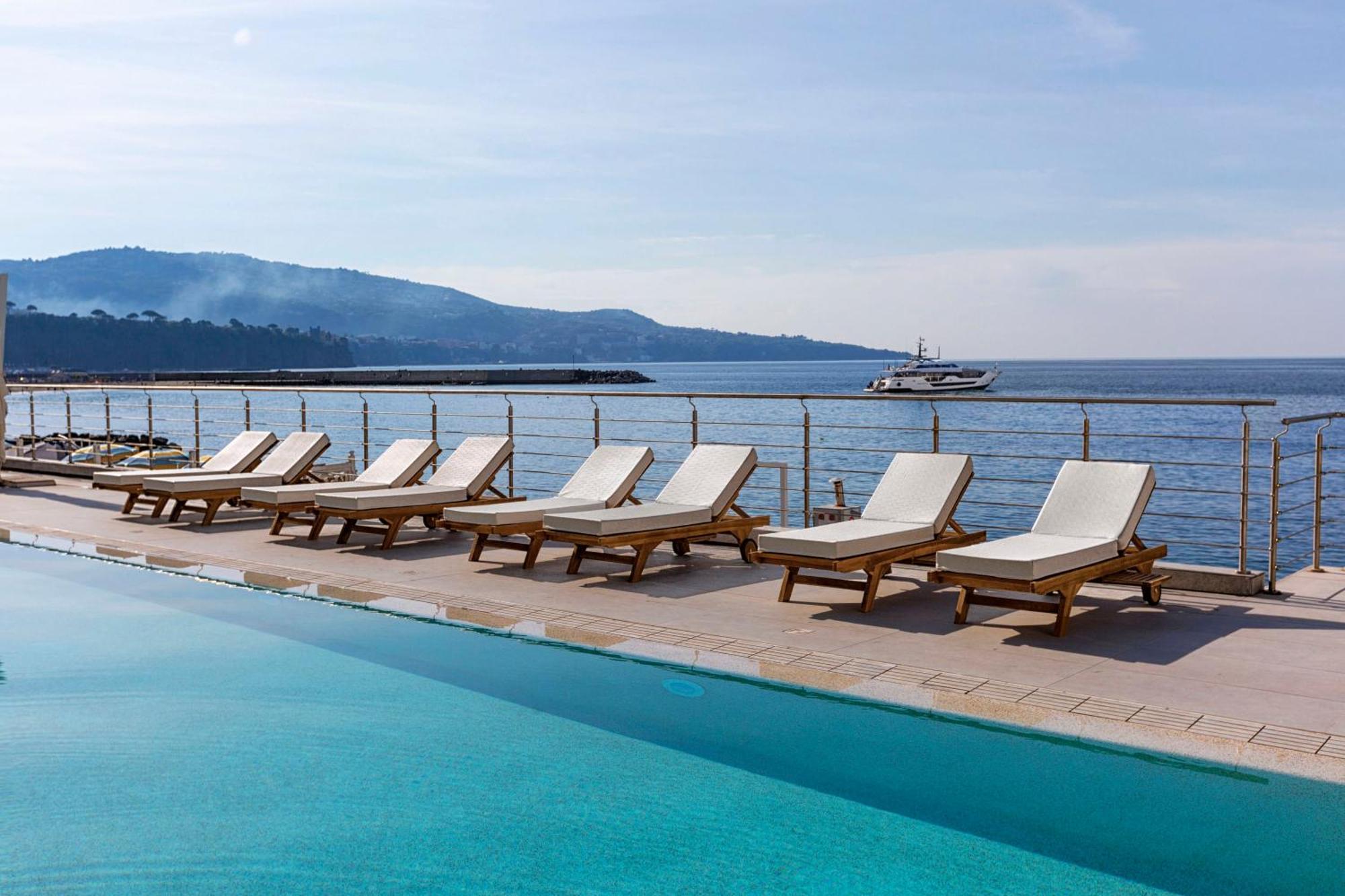 Alimuri Bay Resort Meta Ngoại thất bức ảnh